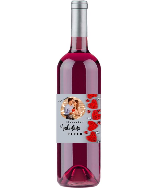 * Víno s vlastnou etiketou Valentín 10